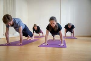 yoga vinyasa planche